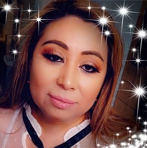 Meet your Posher, Leonor